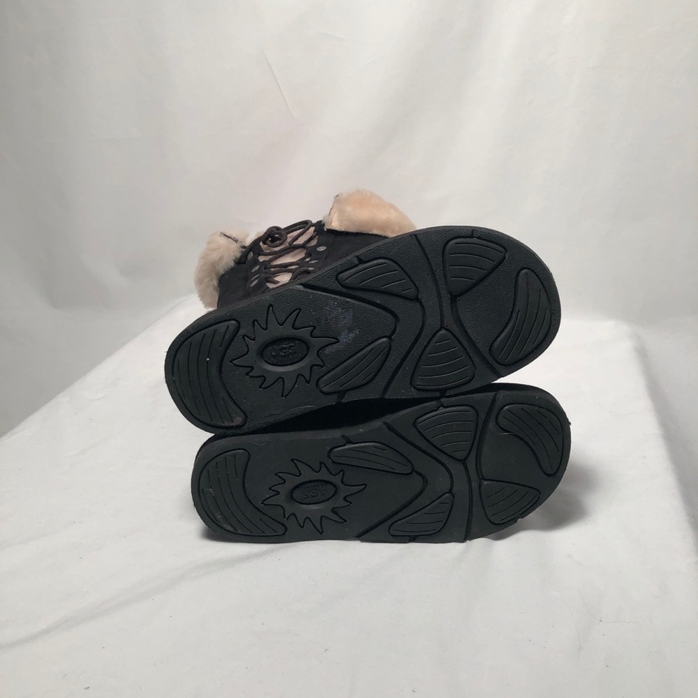 UGG NWOT Black and Cream Lace winter boots size 5 - Picture 5 of 6